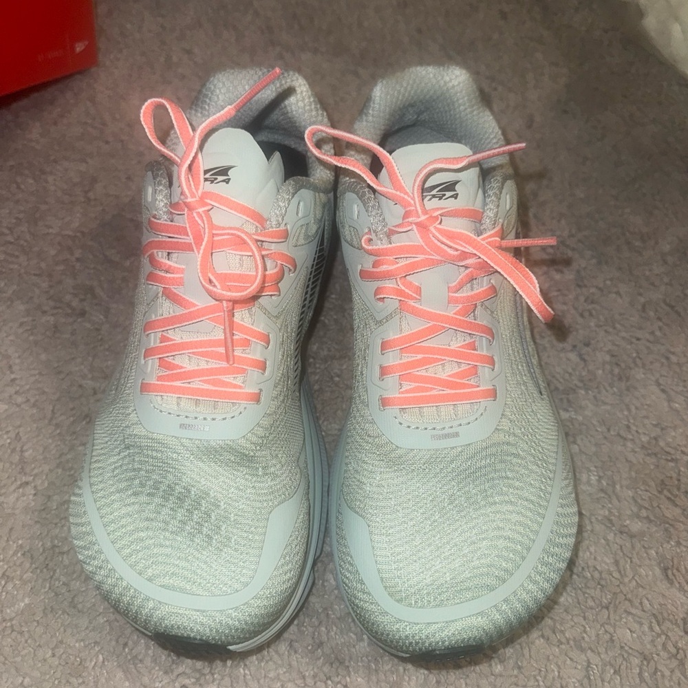 Altra Women Torin 5 Shoes in size 6 brand new